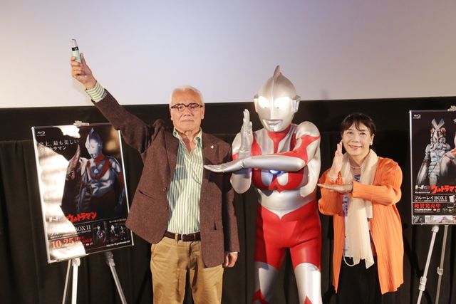 ハヤタと初代ウルトラマンが握手！…「東京国際映画祭 円谷プロ50周年企画」フォトギャラリー（9枚目）