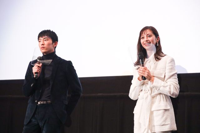 中条あやみ＆杉野遥亮が『水上のフライト』初日に喜び！（8枚目）