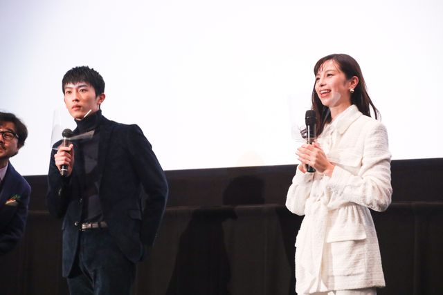 中条あやみ＆杉野遥亮が『水上のフライト』初日に喜び！（9枚目）