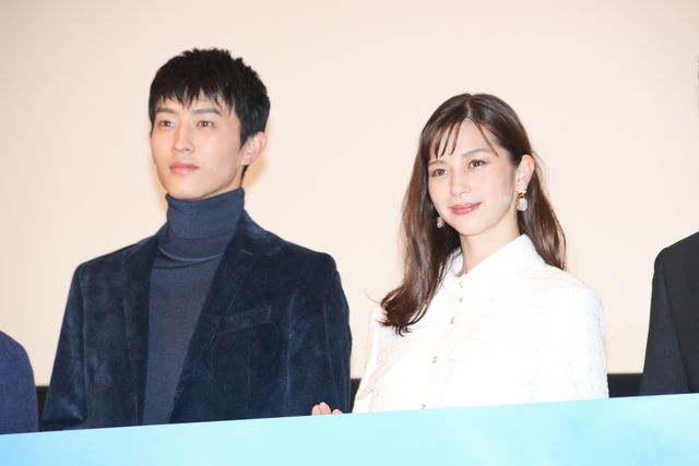中条あやみ＆杉野遥亮が『水上のフライト』初日に喜び！（15枚目）