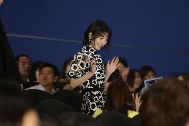 めっちゃ笑顔！菅田将暉＆浜辺美波らトークで盛り上がる『アルキメデスの大戦』初日舞台あいさつ（5枚目）
