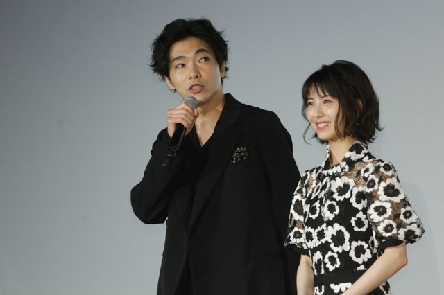 めっちゃ笑顔！菅田将暉＆浜辺美波らトークで盛り上がる『アルキメデスの大戦』初日舞台あいさつ（10枚目）