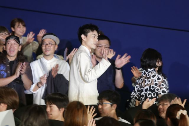 めっちゃ笑顔！菅田将暉＆浜辺美波らトークで盛り上がる『アルキメデスの大戦』初日舞台あいさつ（17枚目）