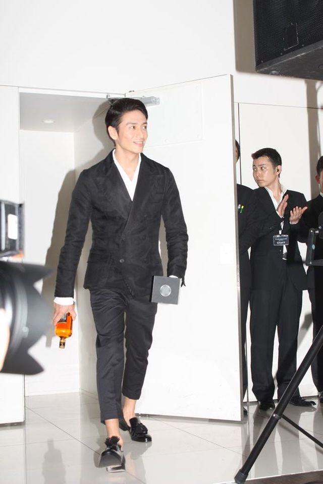 大人の男！伊勢谷友介フォトギャラリー：フォトギャラリー