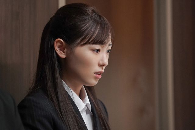 窓越しの貴司…「舞いあがれ！」第55回の場面写真（4枚目）