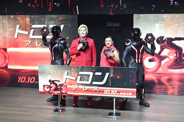 スギちゃん、赤色デニムベストで“ワイルドだぜぇ”！映画『トロン：アレス』東京侵食ナイト（2枚目）