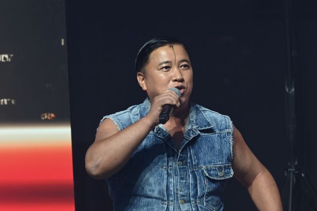 スギちゃん、赤色デニムベストで“ワイルドだぜぇ”！映画『トロン：アレス』東京侵食ナイト（3枚目）