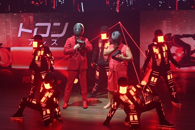 スギちゃん、赤色デニムベストで“ワイルドだぜぇ”！映画『トロン：アレス』東京侵食ナイト（8枚目）