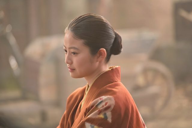 朝ドラ「あんぱん」のぶ“愛国の鑑”として悩み続けた日々＜6枚＞（3枚目）