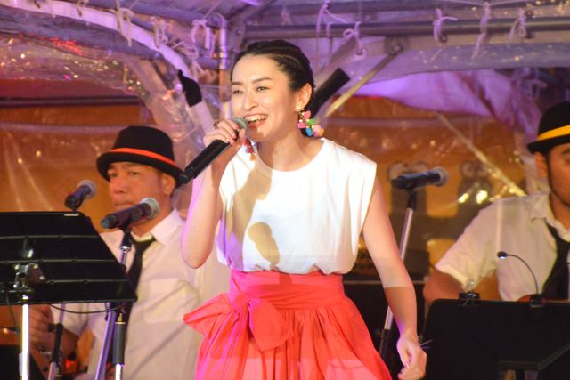 大盛り上がり！「エンディングライブ　島ぜんぶでおーきなバンドステージ」（2枚目）
