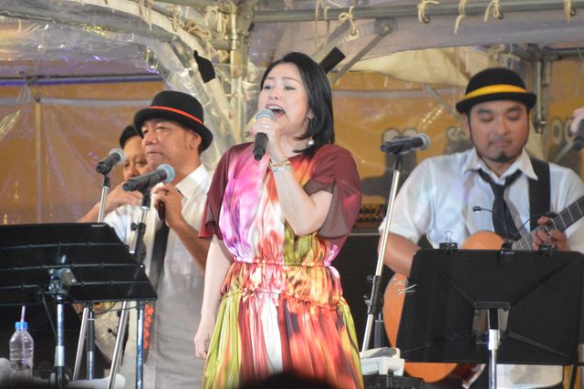 大盛り上がり！「エンディングライブ　島ぜんぶでおーきなバンドステージ」（4枚目）