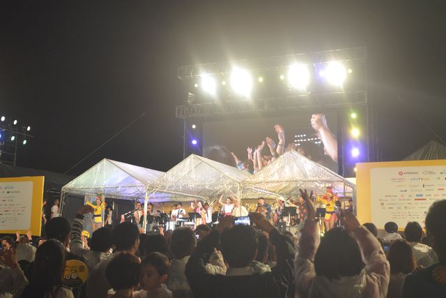 大盛り上がり！「エンディングライブ　島ぜんぶでおーきなバンドステージ」（7枚目）