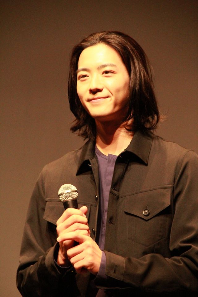 キョウリュウレッド・竜星涼、“女性をもてなす笑顔”で主演ホスト映画の見どころを語る　画像ギャラリー（12枚目）