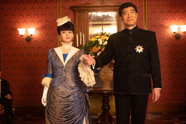 朝ドラ「風、薫る」衣装も話題！貴婦人・捨松（多部未華子）フォトギャラリー（3枚目）