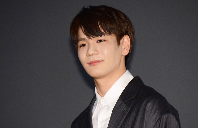 JO1豆原一成、嬉しそうにポーズ！映画『半径1メートルの君～上を向いて歩こう～』大ヒット御礼舞台あいさつ（3枚目）