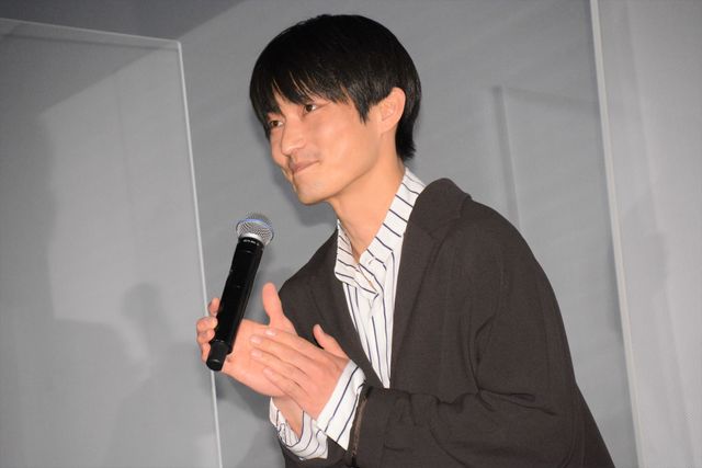 JO1豆原一成、嬉しそうにポーズ！映画『半径1メートルの君～上を向いて歩こう～』大ヒット御礼舞台あいさつ（6枚目）