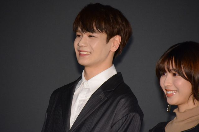 JO1豆原一成、嬉しそうにポーズ！映画『半径1メートルの君～上を向いて歩こう～』大ヒット御礼舞台あいさつ（17枚目）