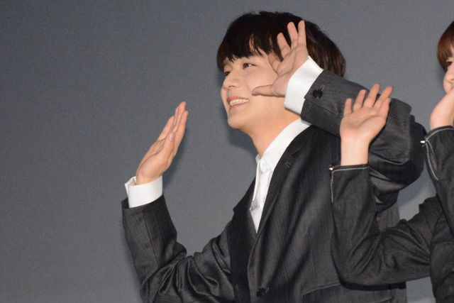 JO1豆原一成、嬉しそうにポーズ！映画『半径1メートルの君～上を向いて歩こう～』大ヒット御礼舞台あいさつ（19枚目）