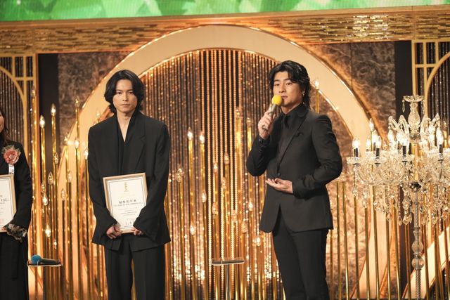 授賞式で共演した森本慎太郎＆松村北斗