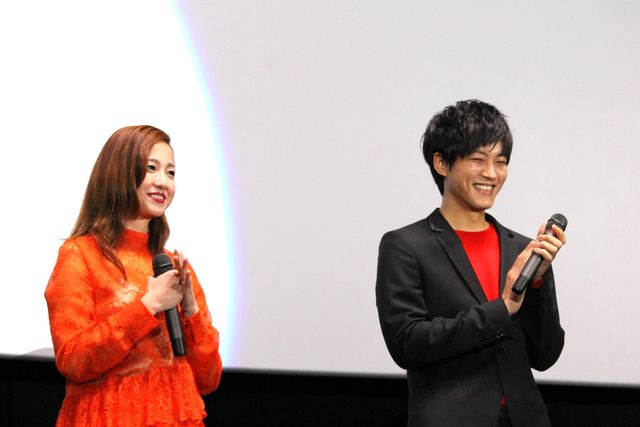 松坂桃李＆沢尻エリカ！『不能犯』大阪舞台あいさつ（4枚目）