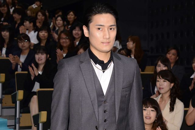 滝沢秀明、「どうなっちゃうの？」甘い台詞の連続に自身の行く末を案じる　画像ギャラリー（8枚目）