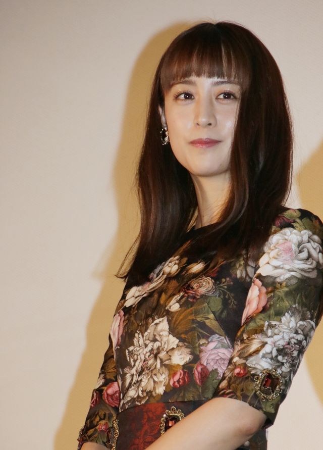 岡田准一、木村文乃、山本美月、柳楽優弥がくす玉でお祝い！『ザ・ファブル』大ヒット御礼イベント（2枚目）