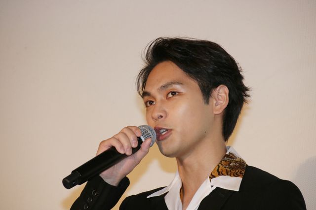 岡田准一、木村文乃、山本美月、柳楽優弥がくす玉でお祝い！『ザ・ファブル』大ヒット御礼イベント（4枚目）