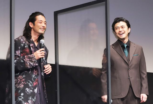 東京国際映画祭『アンダードッグ』公式上映舞台あいさつに登壇した森山未來＆勝地涼