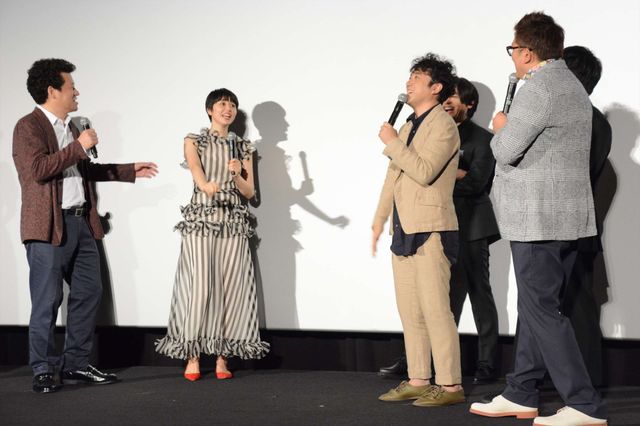 山田孝之＆長澤まさみ、ヒット祈願で鏡開き！『50回目のファーストキス』公開記念舞台あいさつ（2枚目）