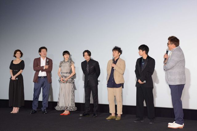 山田孝之＆長澤まさみ、ヒット祈願で鏡開き！『50回目のファーストキス』公開記念舞台あいさつ（6枚目）