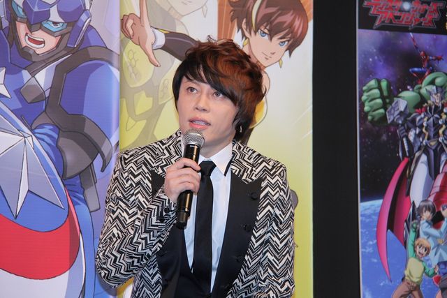 「ディスク・ウォーズ:アベンジャーズ」製作発表会見フォトギャラリー　オープニング＆エンディングテーマ曲を担当するT.M.Revolution西川貴教が登壇！（3枚目）
