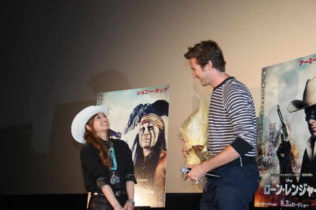 アーミー・ハマー、でかっ！フォトギャラリー（5枚目）