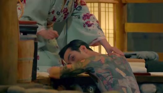 背中もすごい！中野裕太『男たちの挽歌2018』で入れ墨姿：フォトギャラリー