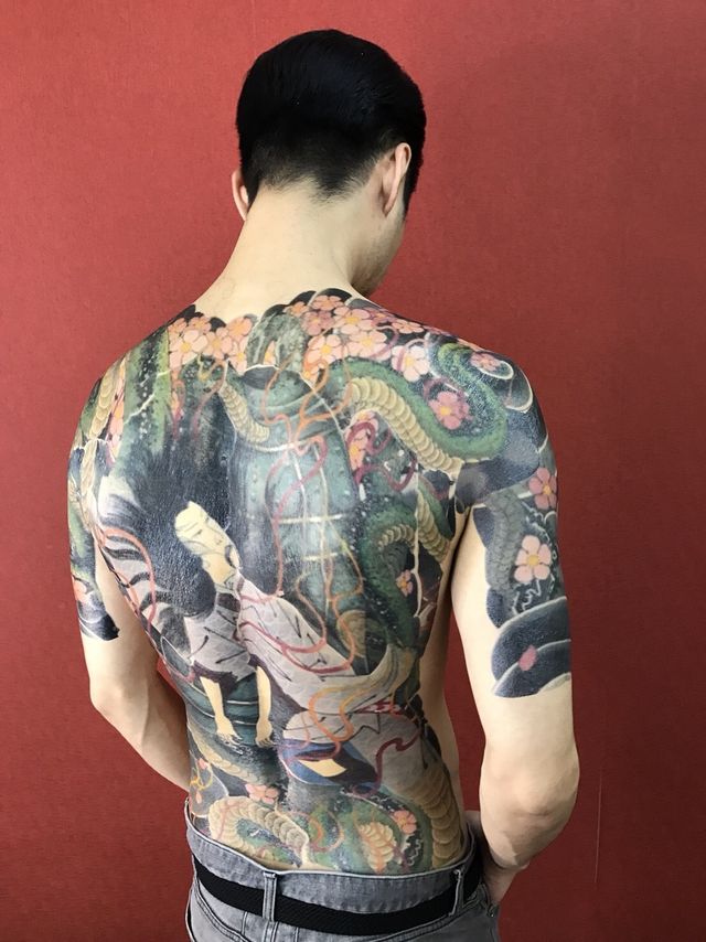 背中もすごい！中野裕太『男たちの挽歌2018』で入れ墨姿（3枚目）