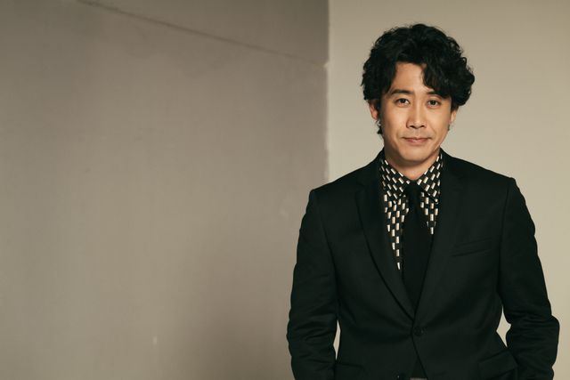 大泉洋、黒の装いで…インタビュー撮りおろしカット【7枚】：フォトギャラリー