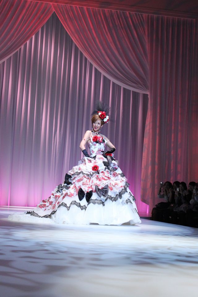 神田うのがウエディングドレス姿を披露！新作発表会フォトギャラリー：フォトギャラリー