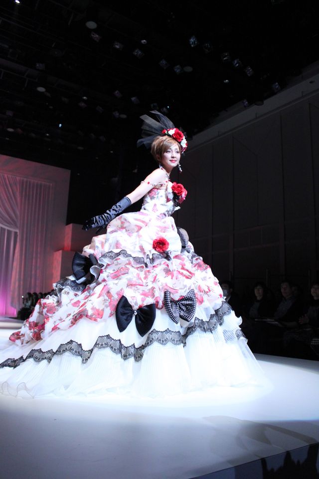 神田うのがウエディングドレス姿を披露！新作発表会フォトギャラリー（2枚目）