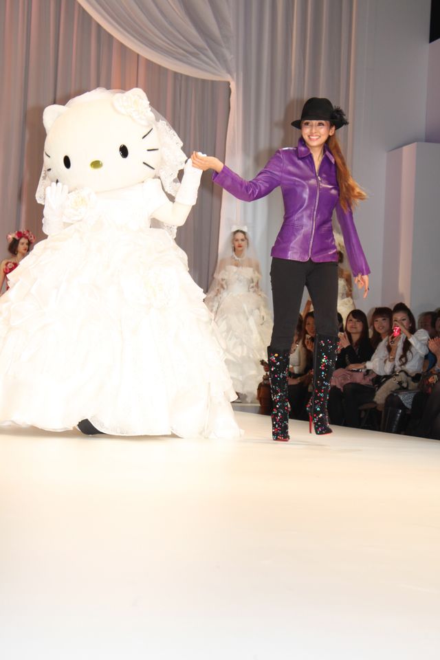 神田うのがウエディングドレス姿を披露！新作発表会フォトギャラリー（7枚目）