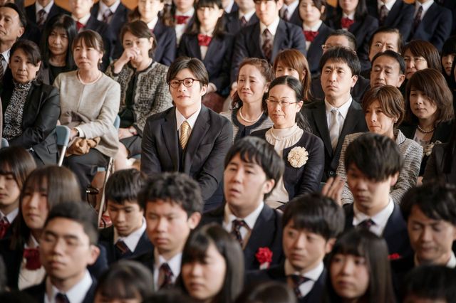 永野芽郁の演技が涙を誘う卒業式シーン！『そして、バトンは渡された』メイキング写真＆場面カット（6枚目）