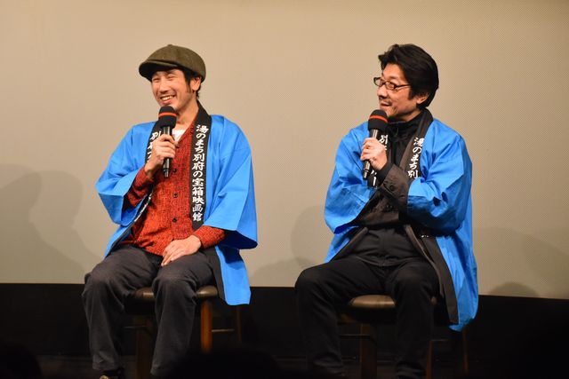 別府ブルーバード劇場のハッピを着て登場した渋川清彦と阪本順治監督
