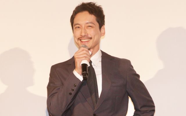 『盤上の向日葵』初日舞台あいさつに登壇した坂口健太郎
