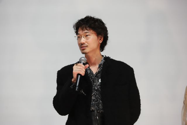 綾野剛、R18+『花腐し』舞台挨拶に登壇！柄本佑、さとうほなみ、荒井晴彦監督と裏側明かす（2枚目）