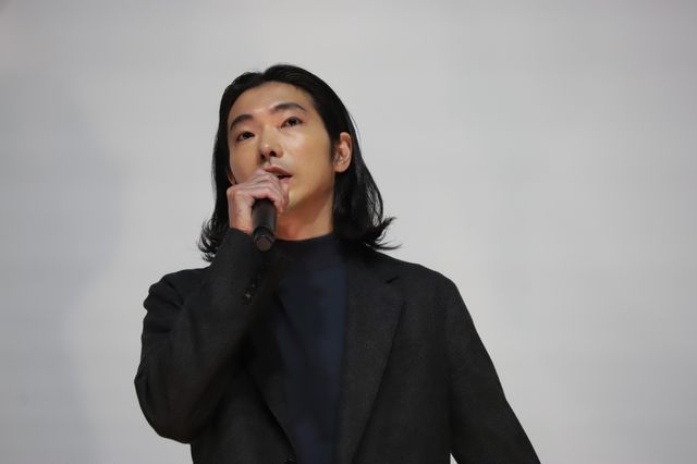 綾野剛、R18+『花腐し』舞台挨拶に登壇！柄本佑、さとうほなみ、荒井晴彦監督と裏側明かす（7枚目）