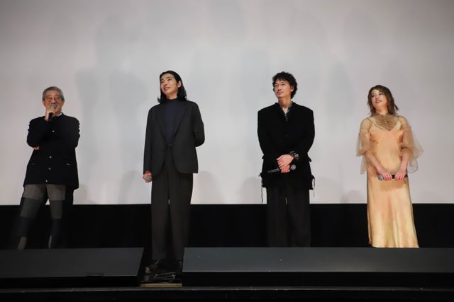 綾野剛、R18+『花腐し』舞台挨拶に登壇！柄本佑、さとうほなみ、荒井晴彦監督と裏側明かす（9枚目）