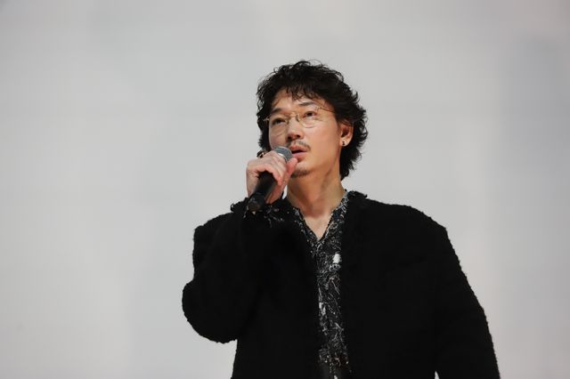 綾野剛、R18+『花腐し』舞台挨拶に登壇！柄本佑、さとうほなみ、荒井晴彦監督と裏側明かす（12枚目）