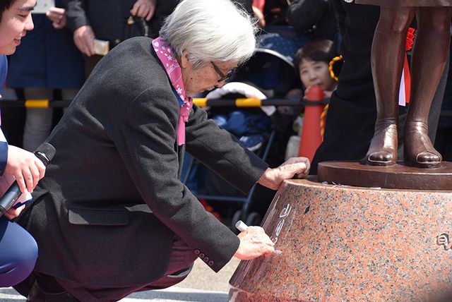 柴又駅に「さくら」の銅像が！『男はつらいよ』さくら銅像完成記念除幕式典フォトギャラリー（12枚目）
