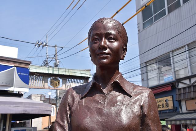 柴又駅に「さくら」の銅像が！『男はつらいよ』さくら銅像完成記念除幕式典フォトギャラリー（17枚目）