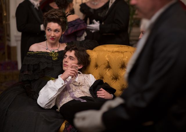 ティモシー・シャラメ『若草物語』美しきスーツ姿（2枚目）