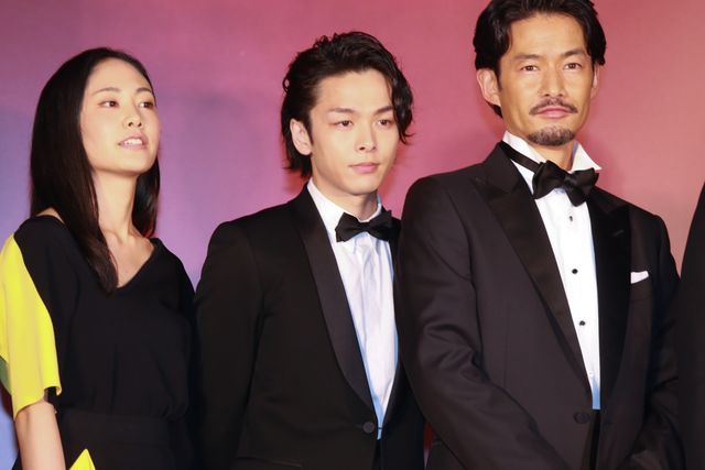 真木よう子、オールキャストにホレボレ！『孤狼の血』完成披露試写会：フォトギャラリー