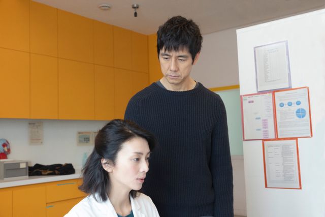 西島秀俊＆青木崇高、黒沢清監督『蛇の道』メイキング・場面写真：フォトギャラリー